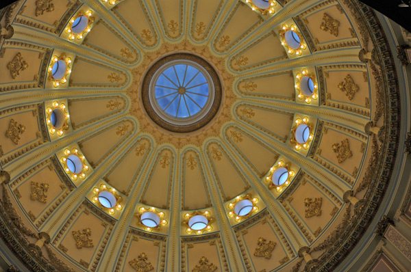ceiling-of-California-State-Capitol-Museum