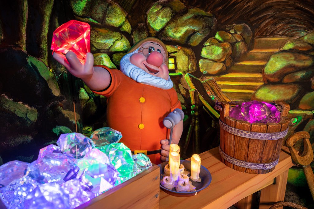 Is the Snow White ride at Disneyland scary? 7